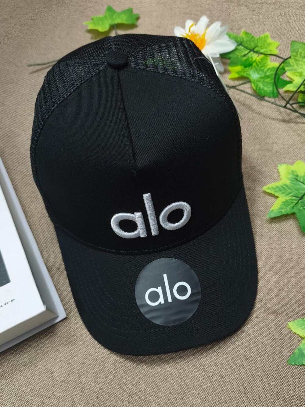 NWT Alo Yoga District Trucker Hat Black and white logo🖤🤍Unisex Sports Caps